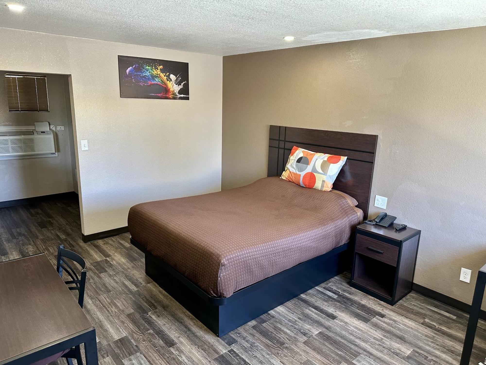 West Nau - Downtown Motel 2*